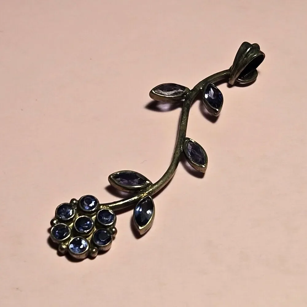 Flower and stone Sterling Silver Pendant